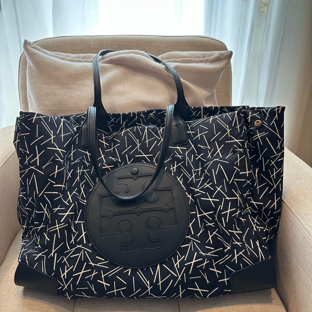 Tory Burch Must Have Black and White Patterned Tote 👜